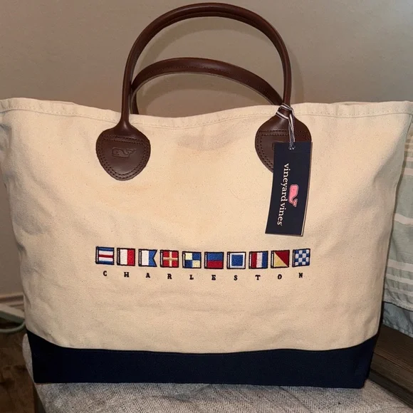 NWT, Vineyard Vines canvas tote bag with flags detail. - Picture 1 of 9